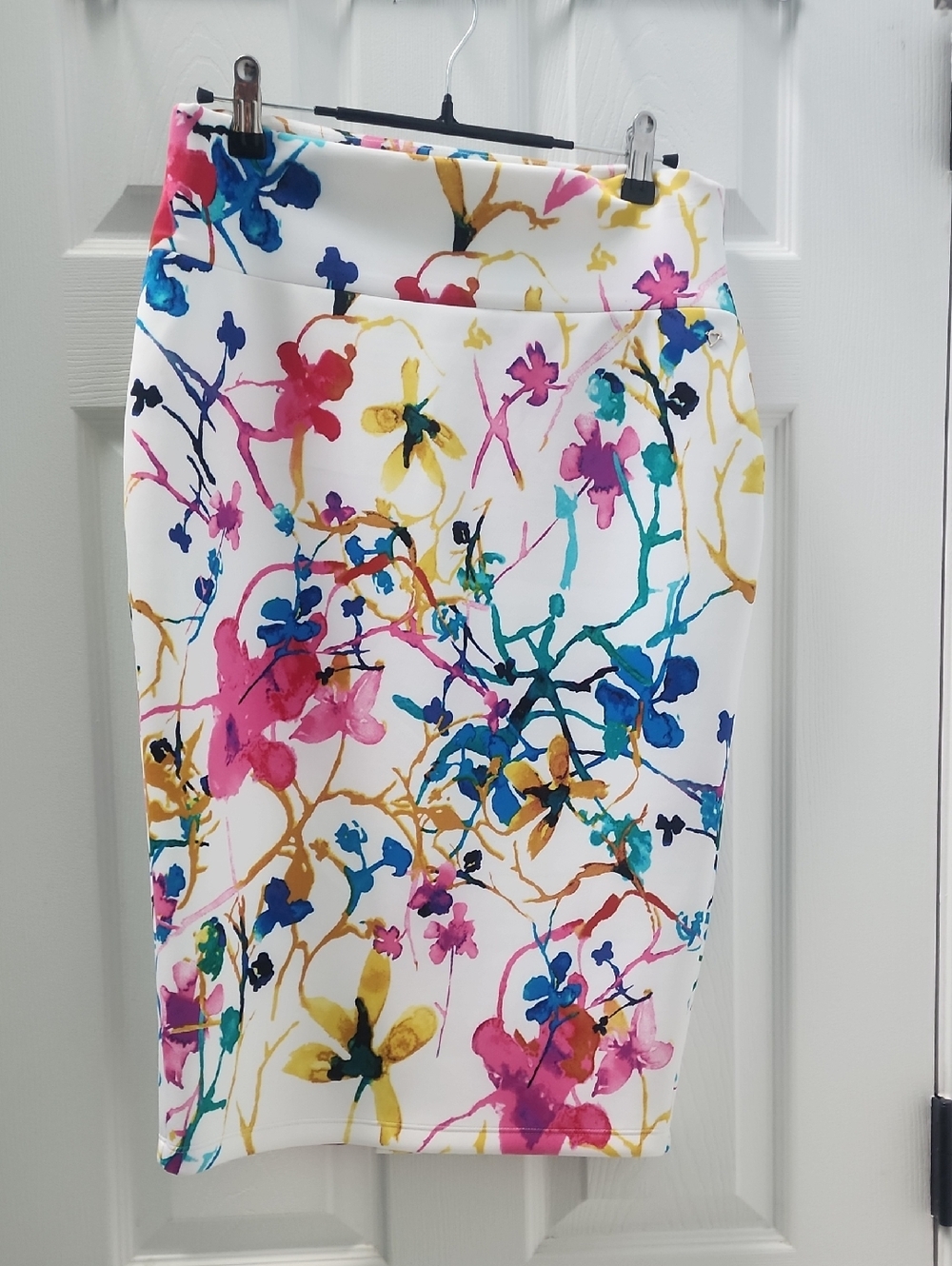Thalia Sodi White Pencil Skirt with Multicolor Floral Print
